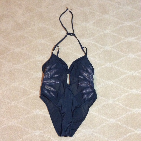 HOST PICK 💜 Ashley Graham X S4A NWOT Ritzy One-Piece Swimsuit - Picture 2 of 11